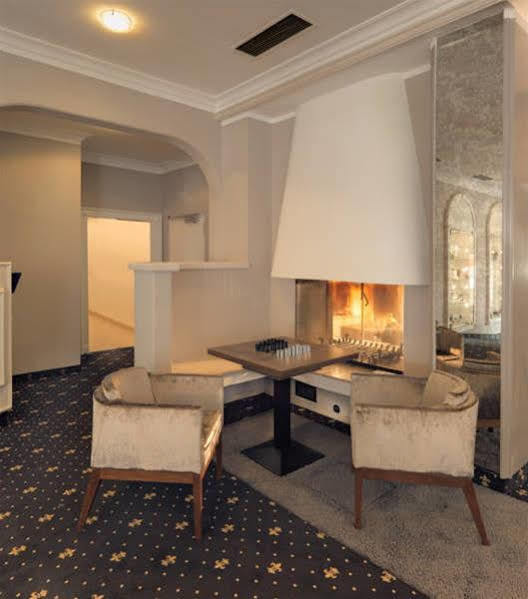 Hotel Am Schloss Аурих Экстерьер фото